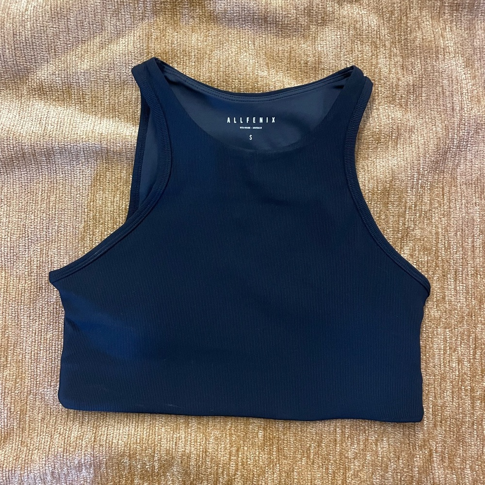 Allfenix sleeveless, cropped workout top